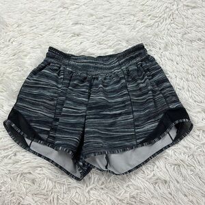 Lululemon Hotty Hot Short II (Long 4") Low Tide Alpine White Black / Black